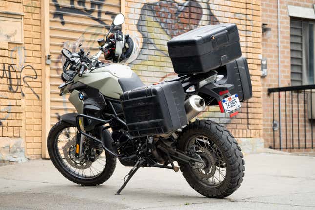 Imagem para o artigo intitulado Comprei uma bicicleta de aventura BMW de uma década sem ser vista